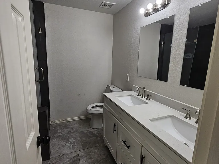 1042 Warbler — Photo 24