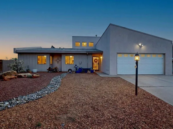 614 Lakeview Cir SE, Rio Rancho, NM 87124