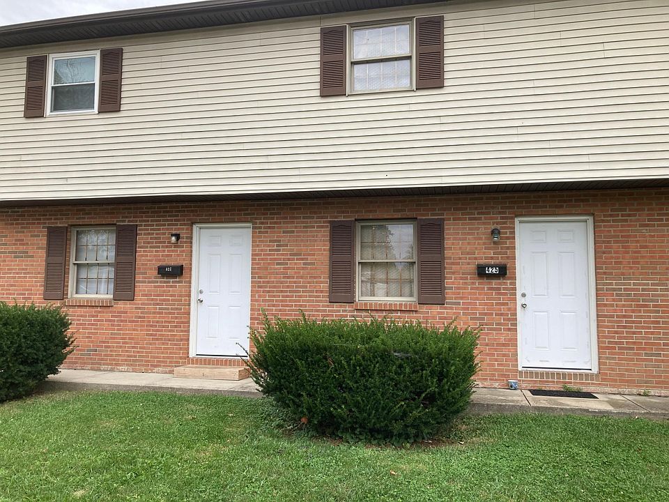 1st image of 425 Railroad St #425