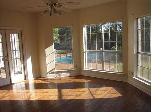 3rd image of 5019 Live Oak Dr
