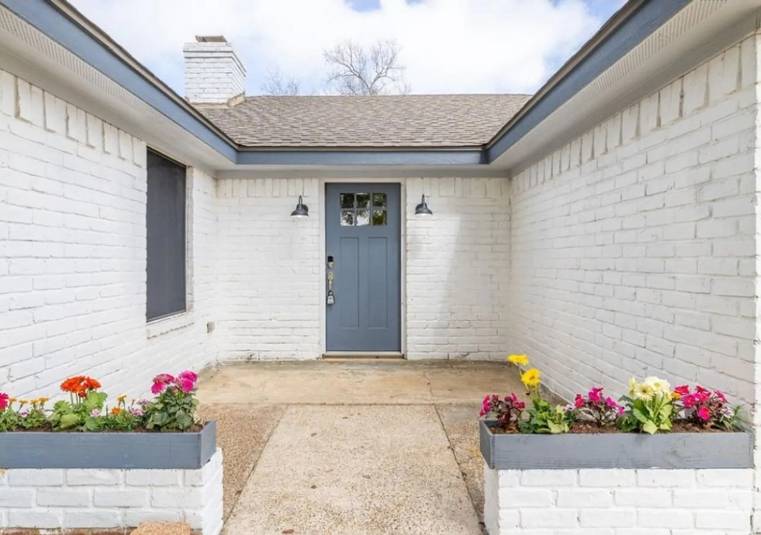 Beautifully Renovated 3-Bedroom, 2-Bath Home — Photo 2