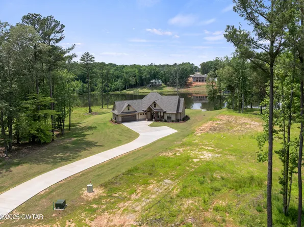 185 Stately Oak Dr, Huntingdon, TN 38344