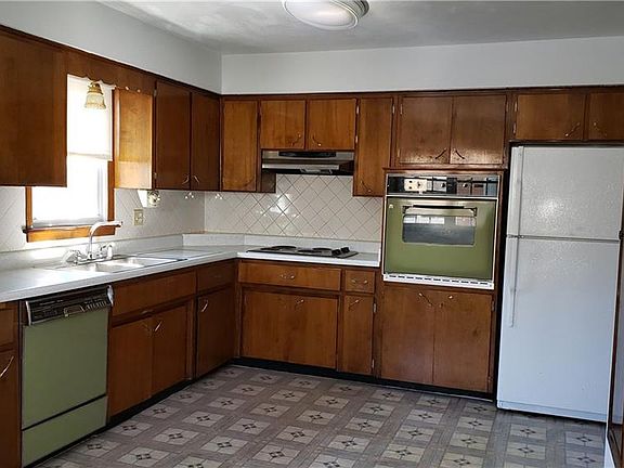 4th image of 2919 Burns Ave