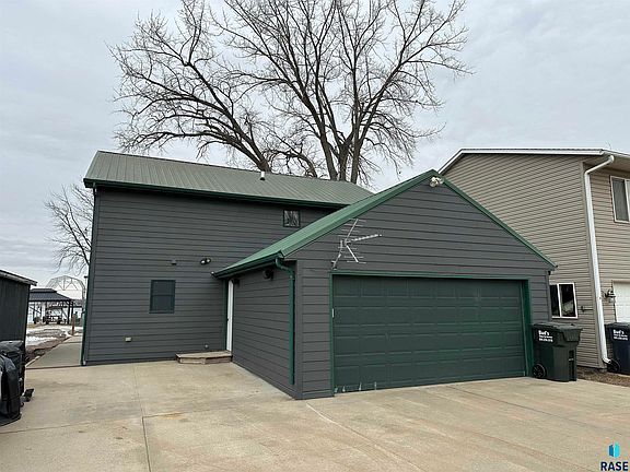 2nd image of 4892 N Spawn Cir