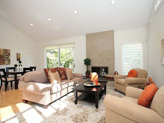 2nd image of 19544 Vineyard Ln