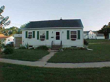 1st image of 706 D Ave