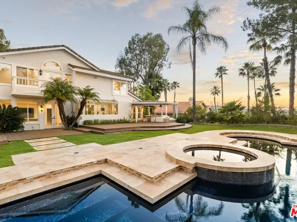 22137 Cairnloch St, Calabasas, CA 91302