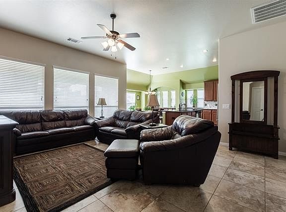 4th image of 610 Arbor Glen Ct