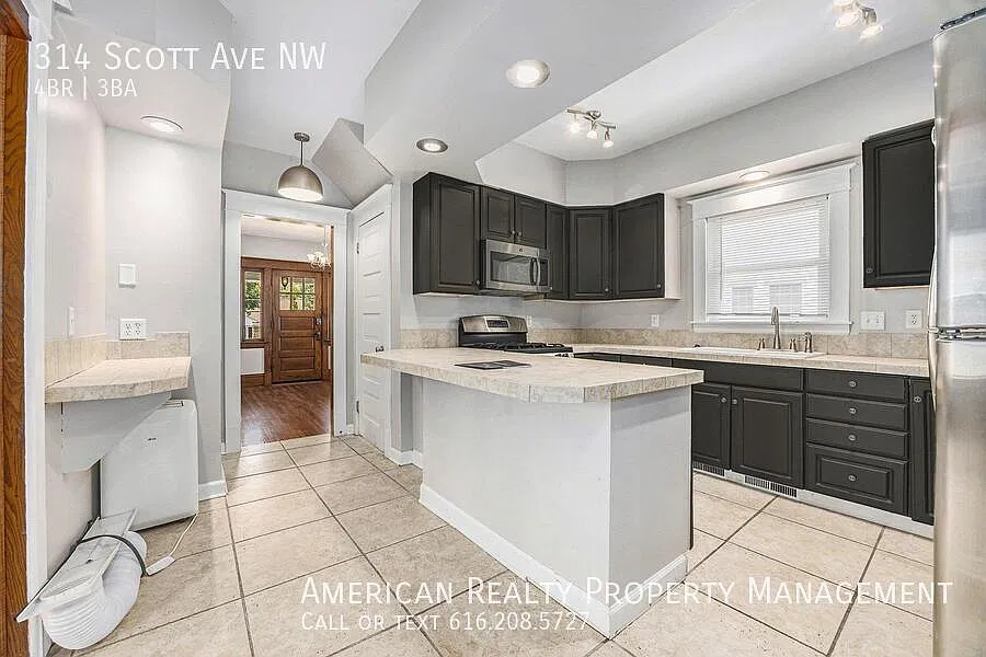 4 bed, 2.5 bath, 1662 sqft, $2,600 — Photo 3