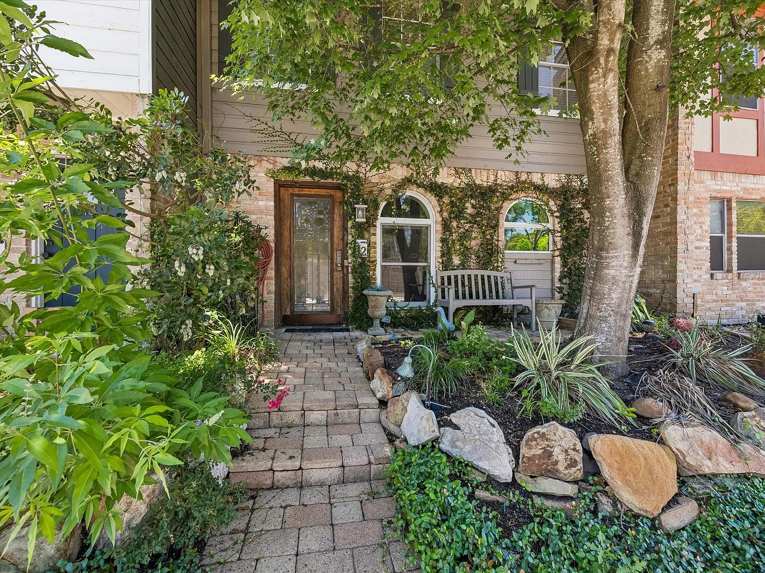 2 bed, 2.5 bath, 1554 sqft, $1,650 — Photo 2
