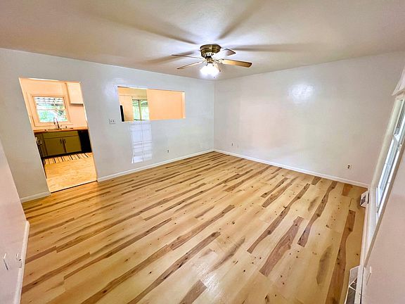 3rd image of 211 Melody Cir
