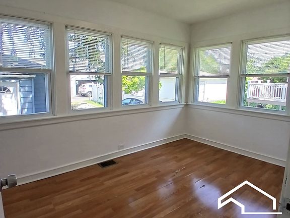 5th image of 2615 N Newcastle Ave #1