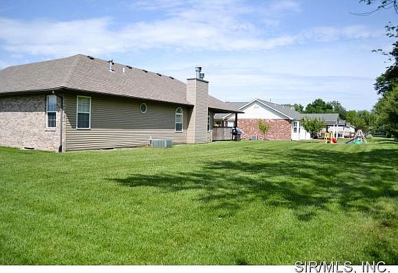 3rd image of 200 Woods Manor Dr