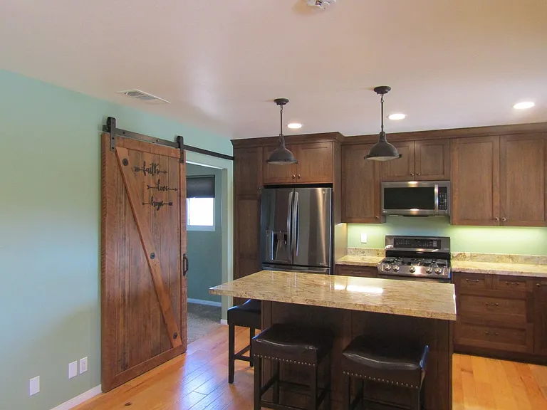 225 Cyclone St — Photo 7