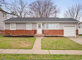 90 14th St, Hicksville, NY 11801