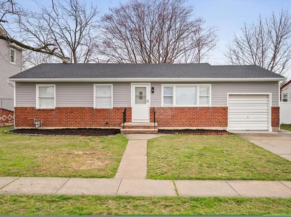 90 14th Street, Hicksville, NY 11801