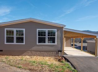 77 N Gemstone Ave, Franklin, NC 28734