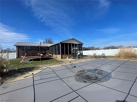 2nd image of 113 Oak Crest Dr