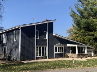 2211 W Riverside Dr, McHenry, IL 60050