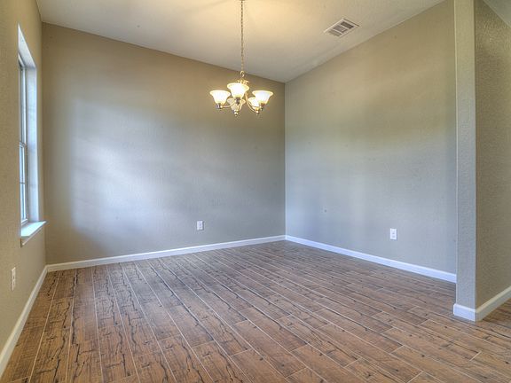 3rd image of 121 Toluca Dr