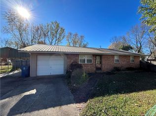 609 Steele Ct, Gentry, AR 72734