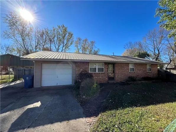 609 Steele Ct, Gentry, AR 72734