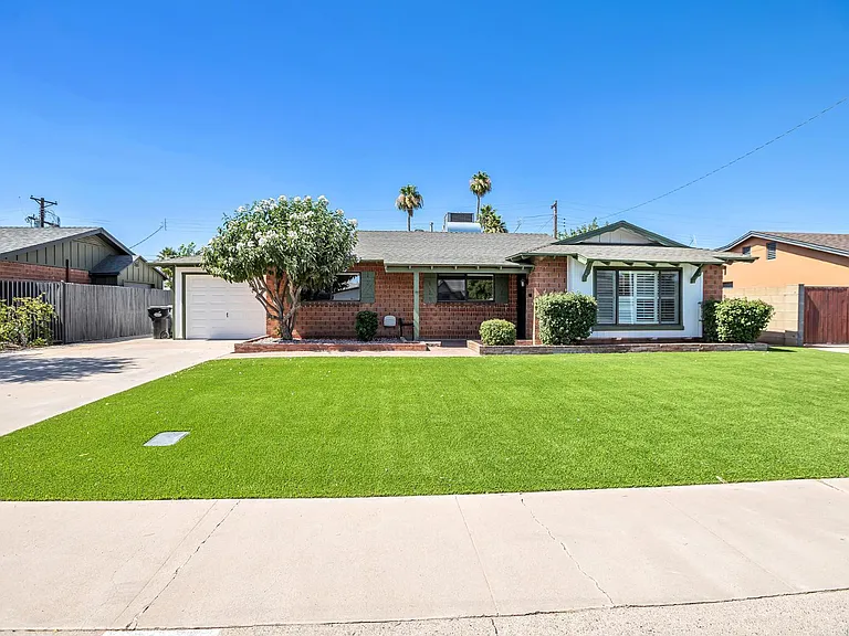 8308 E Turney Ave — Photo 1