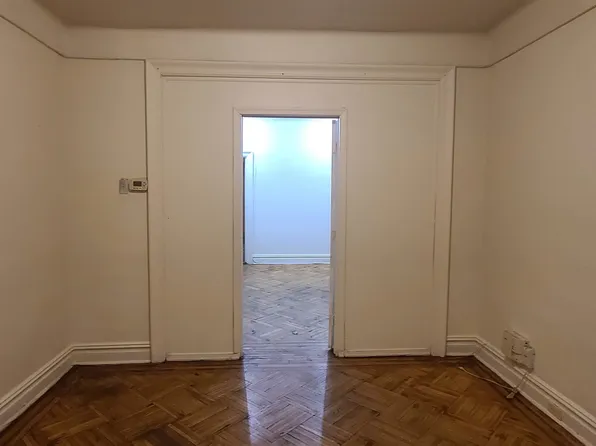 29 Roosevelt Avenue image 8 of 19