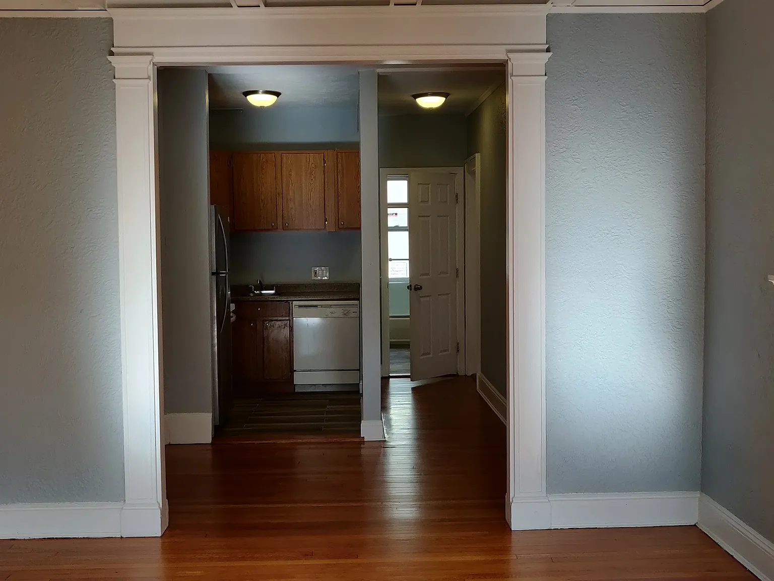 4 bed, 1.5 bath, 1400 sqft, $3,600 — Photo 2