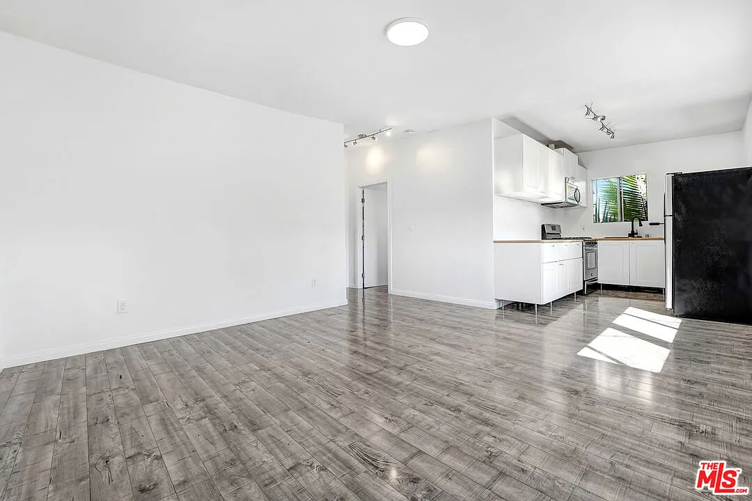 2 bed, 2.0 bath, 800 sqft, $2,600 — Photo 2