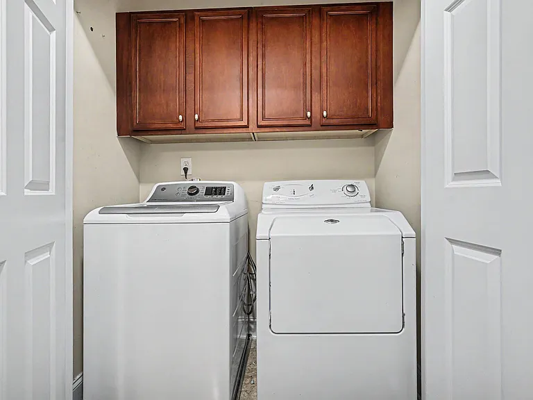 10400 Rosegate Ct #303 — Photo 17