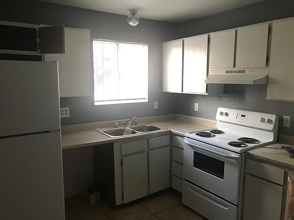 3rd image of 913 Bridgewater St APT B