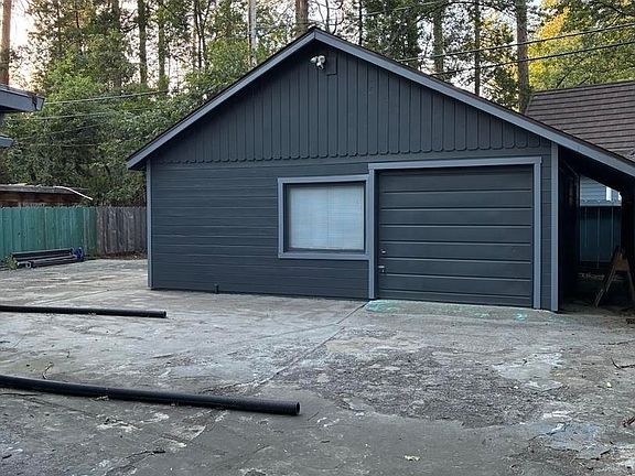 5th image of 23086 Fuller Rd