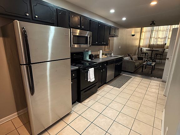 2nd image of 210 E Orleans St #B