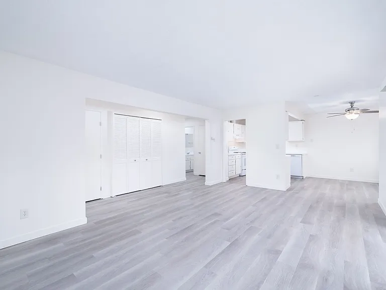 French Chateau Apartments — Photo 25