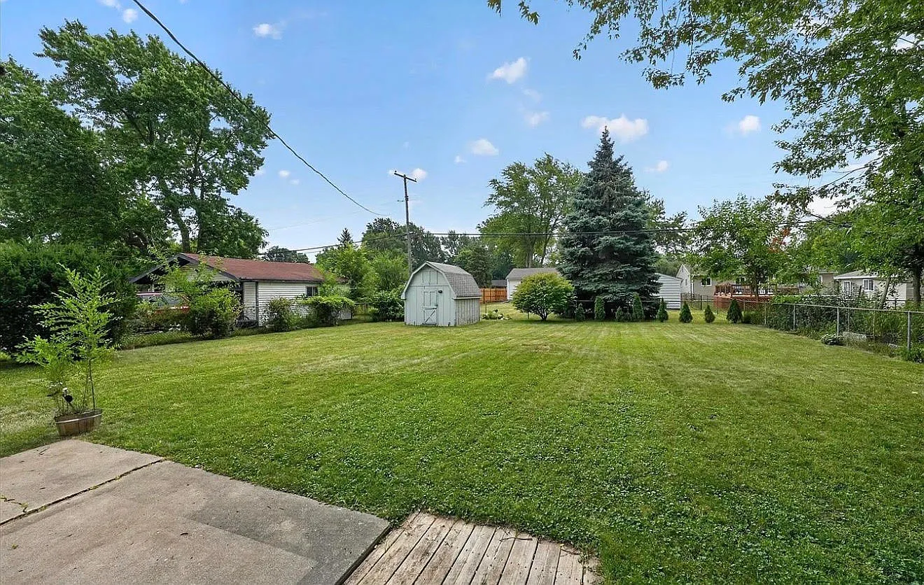 3 bed, 882 sqft, $1,875 — Photo 2