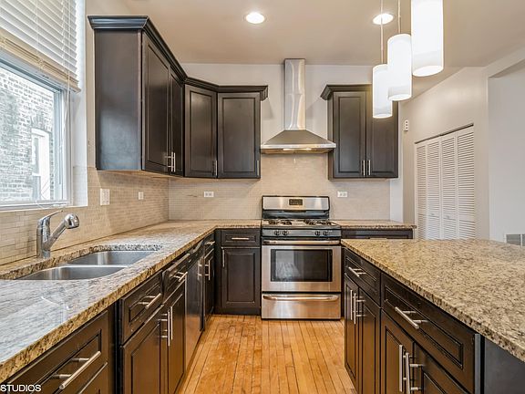 2nd image of 2122 N Sawyer Ave #2