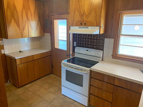 Kitchen with plenty of storage