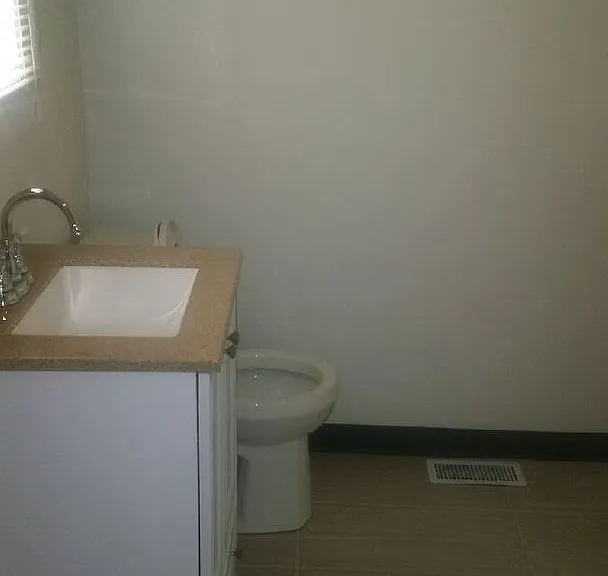 611 E University St — Photo 12