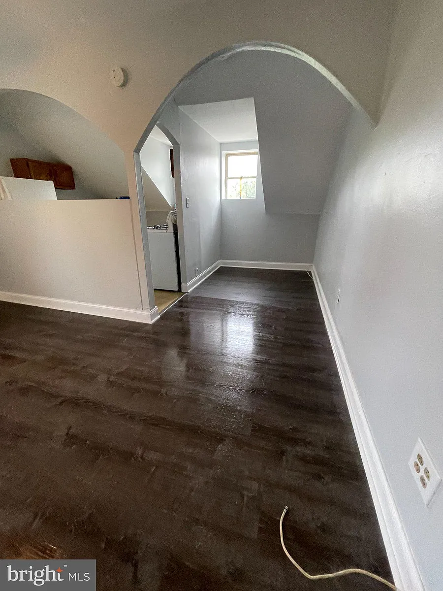 Building Photo - 300 Woodbury Ter #5