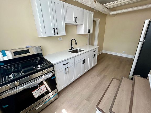 3rd image of 4045-4055 W School St #4049-B