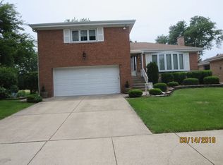 6827 W Jonquil Ter, Niles, IL 60714