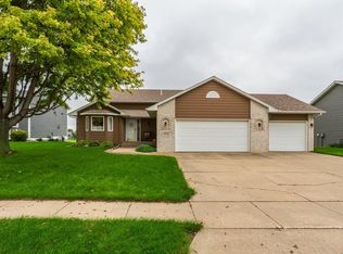 1804 Jack Nicklaus Dr, Elk Point, SD 57025