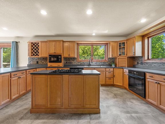 3rd image of 9574 S Fairway CIRCLE