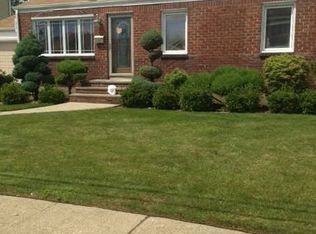 14 Baldwin St, Farmingdale, NY 11735