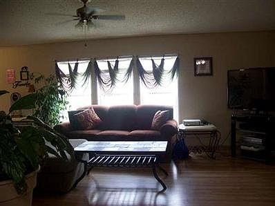 3rd image of 124 Hillcrest Dr