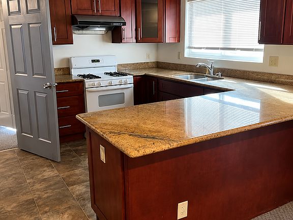 5th image of 1032 Castlewood Dr