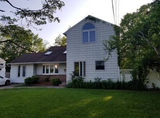 52 Princeton St, Bay Shore, NY 11706