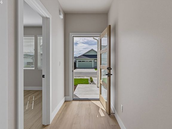 4th image of 628 SE 34th St