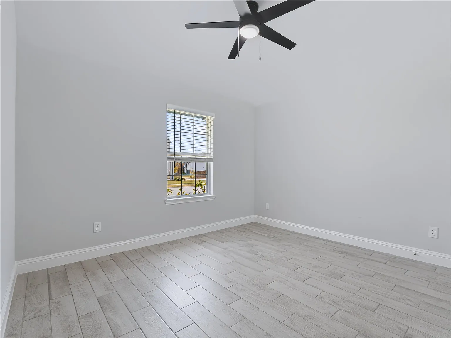 4 bed, 2157 sqft, $2,400 — Photo 4